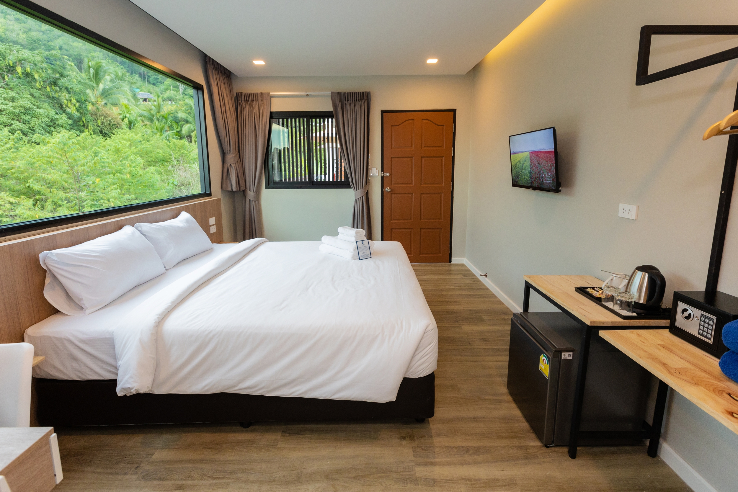 mountain view single bed